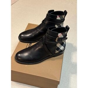 Burberry Flat Boots Women Check and Leather Size 39 (6 US)